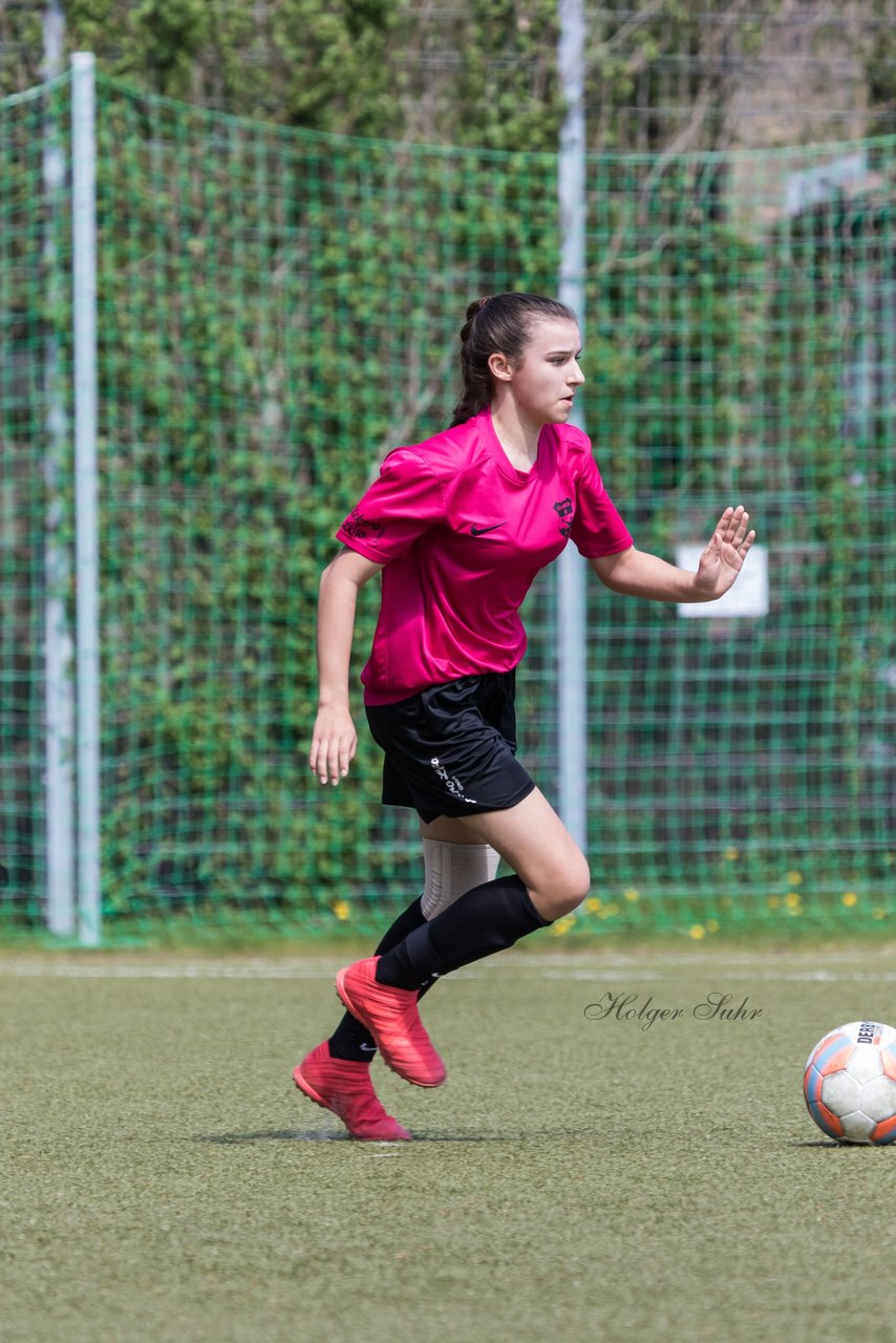 Bild 77 - B-Juniorinnen Pokalfinale SV Henstedt Ulzburg - SG Holstein Sued : 2:0